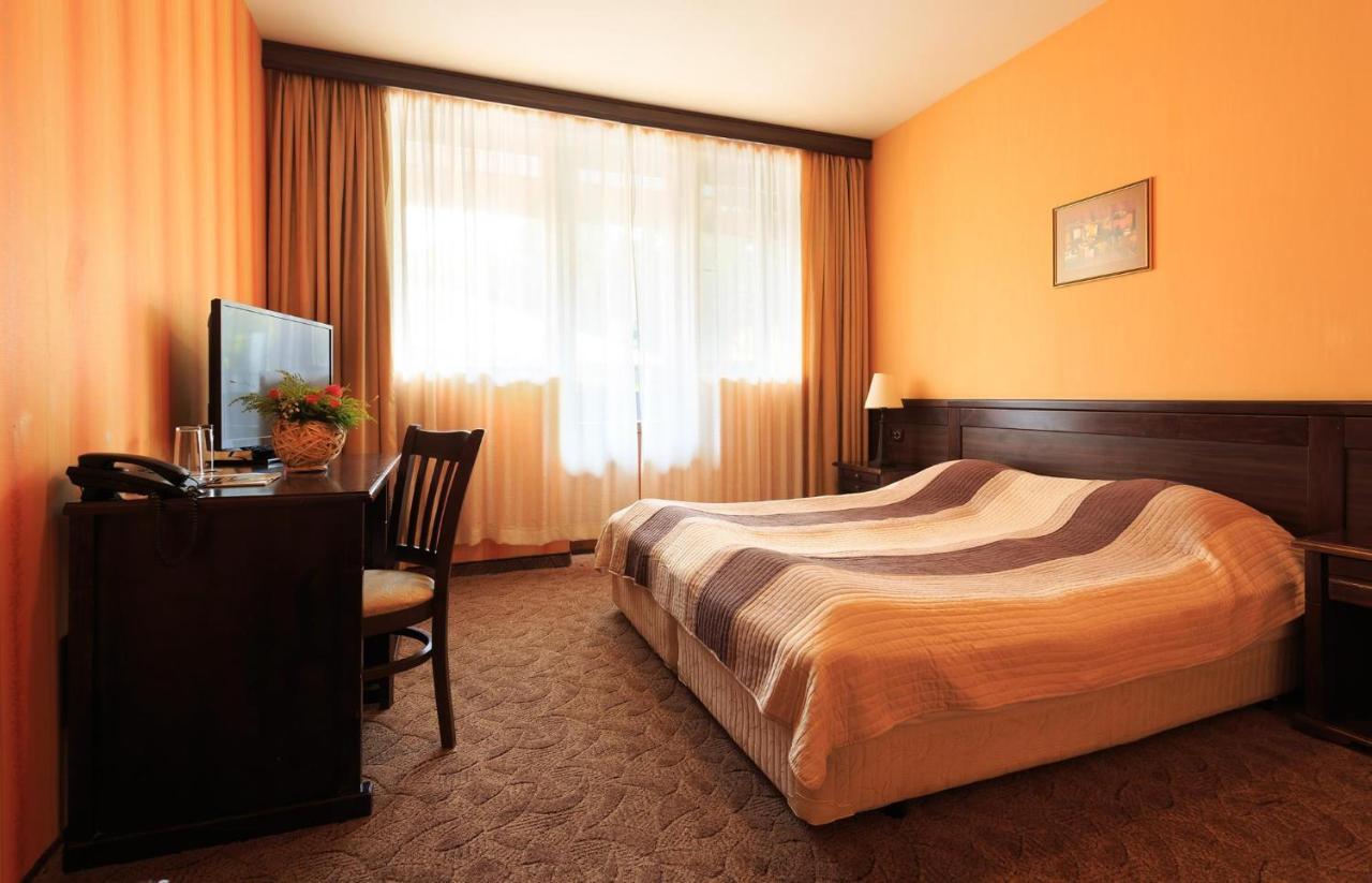 Hotel Izvora - Garden Retreat อาร์บานาซิ ภายนอก รูปภาพ