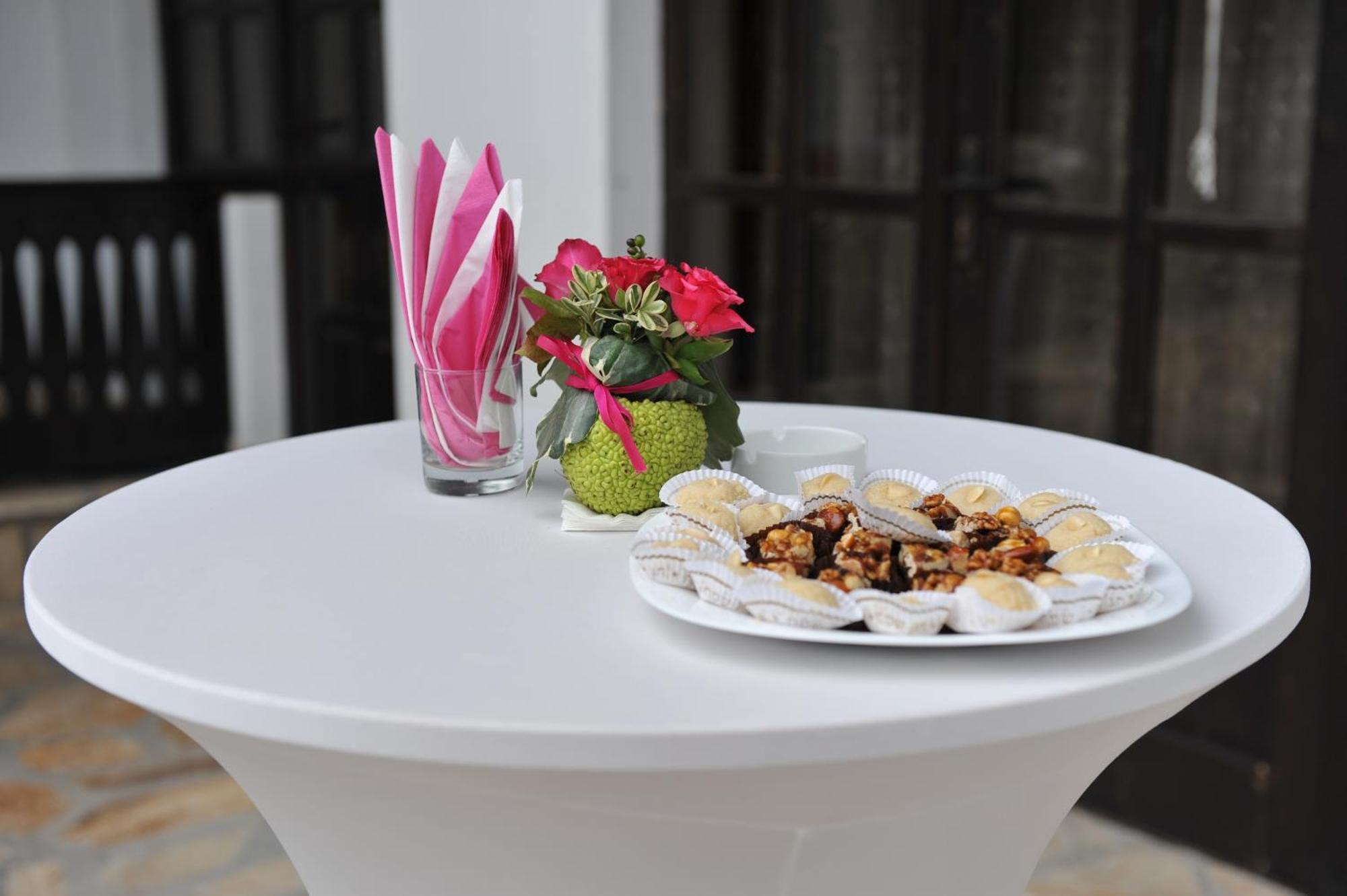 Hotel Izvora - Garden Retreat อาร์บานาซิ ภายนอก รูปภาพ