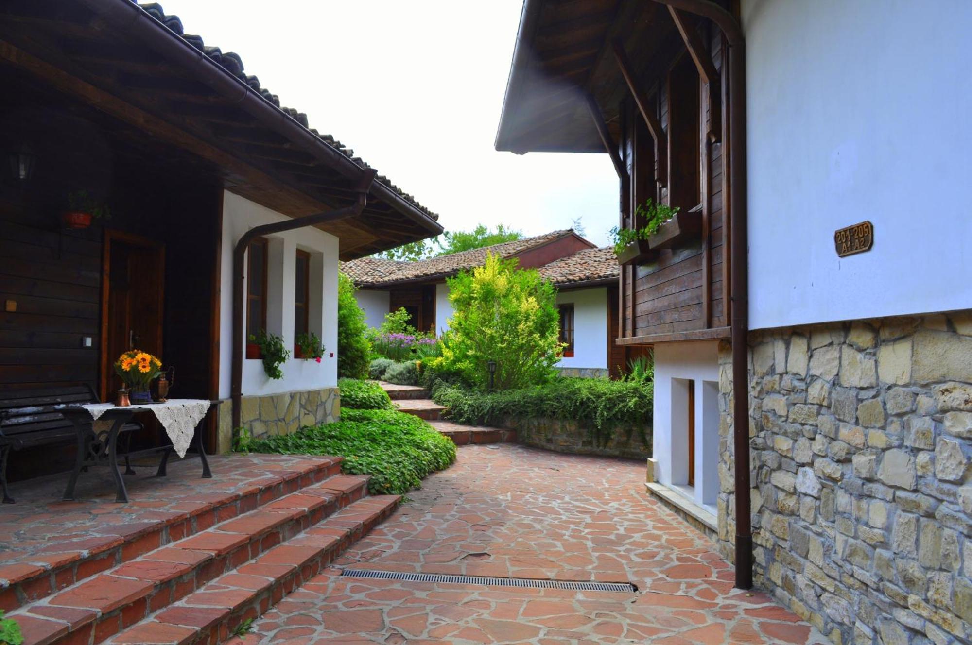 Hotel Izvora - Garden Retreat อาร์บานาซิ ภายนอก รูปภาพ