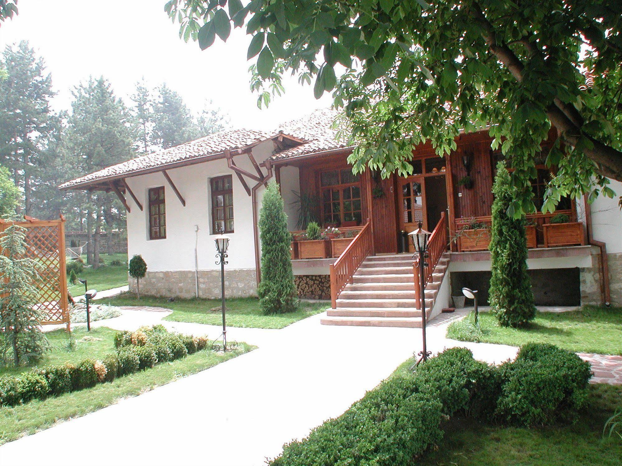 Hotel Izvora - Garden Retreat อาร์บานาซิ ภายนอก รูปภาพ