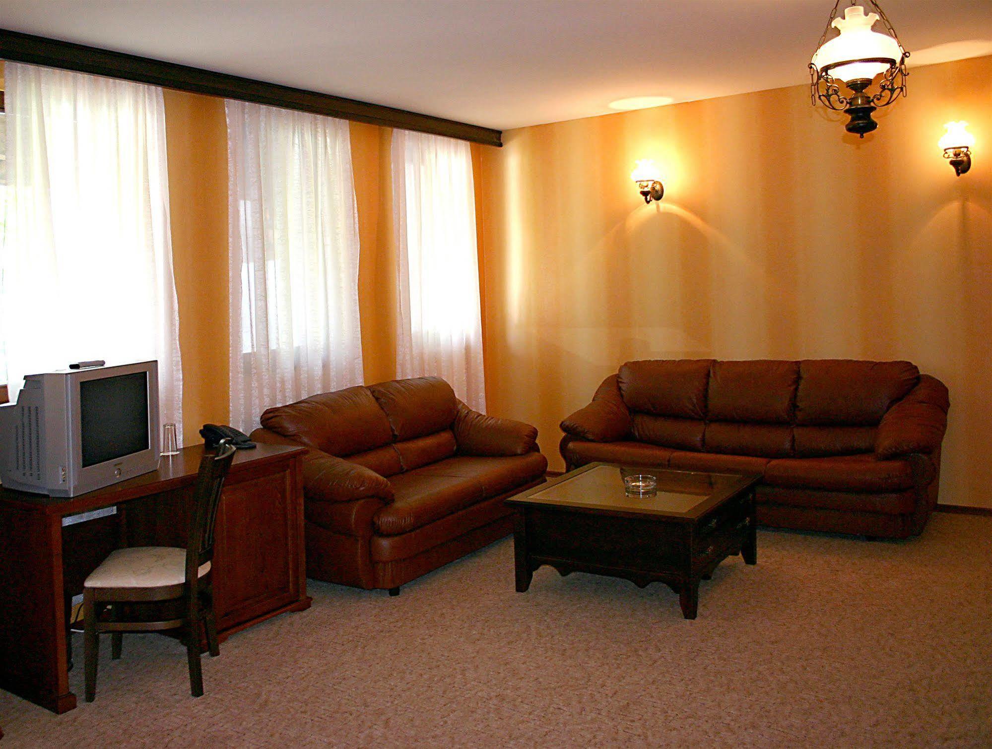 Hotel Izvora - Garden Retreat อาร์บานาซิ ภายนอก รูปภาพ