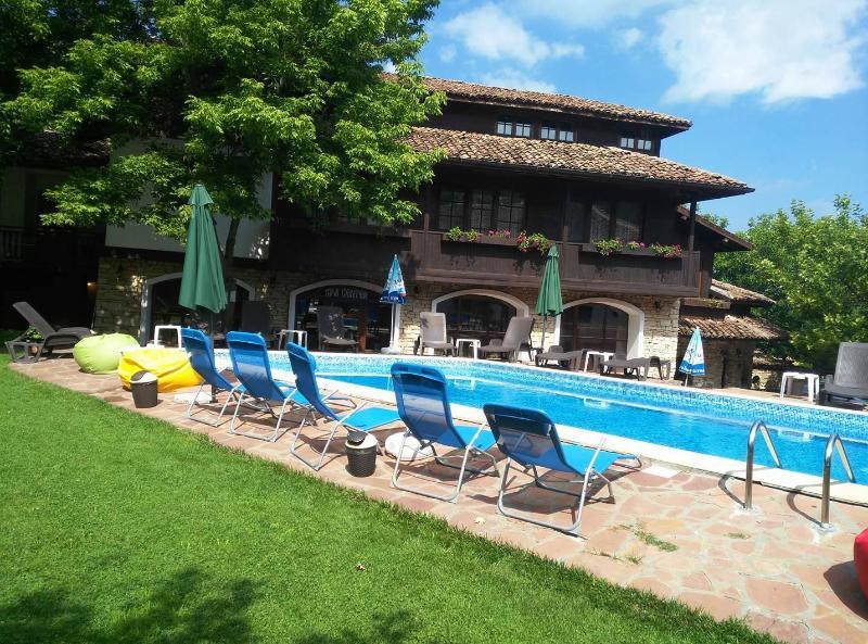 Hotel Izvora - Garden Retreat อาร์บานาซิ ภายนอก รูปภาพ
