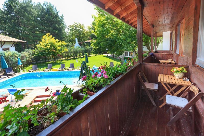 Hotel Izvora - Garden Retreat อาร์บานาซิ ภายนอก รูปภาพ